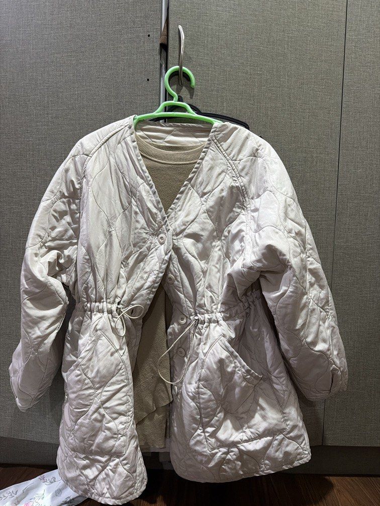 Winter jacket (Category: Coats, Jackets and Outerwear) located in Seremban. Submitted by Nurnadiaofficial (Listing ID 1464792139, Image 1). Description: Postage 8.