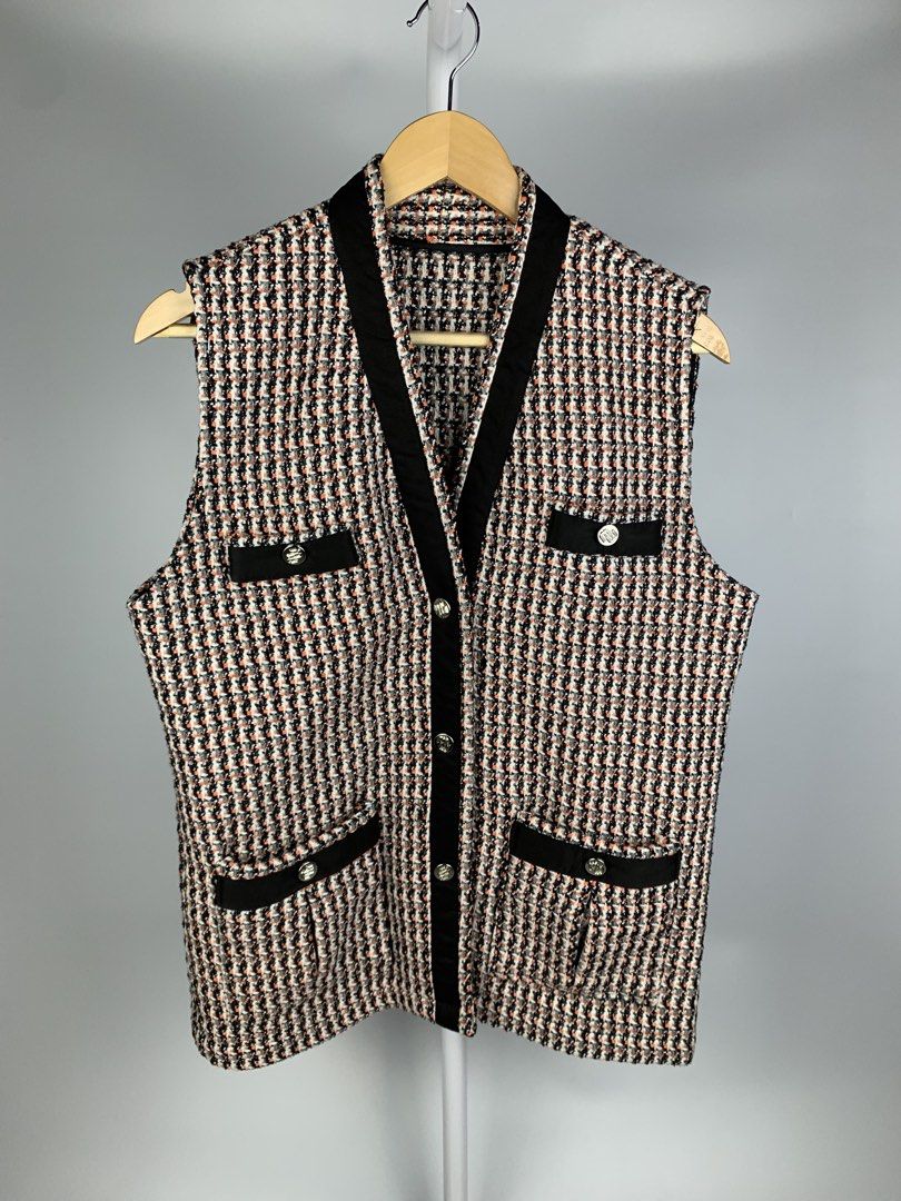 Womens - Maje Tweed Pattern Vest Jacket (Category: Coats, Jackets and Outerwear) located in Bacolod City. Submitted by mixedgarmzbcd (Listing ID 1464894821, Image 2). Description: •Excellent Condition •Color rate 9.5/10 •Tagged: 3 Width: 19.5 Length: 27 •Flaw: Missing main tag only.