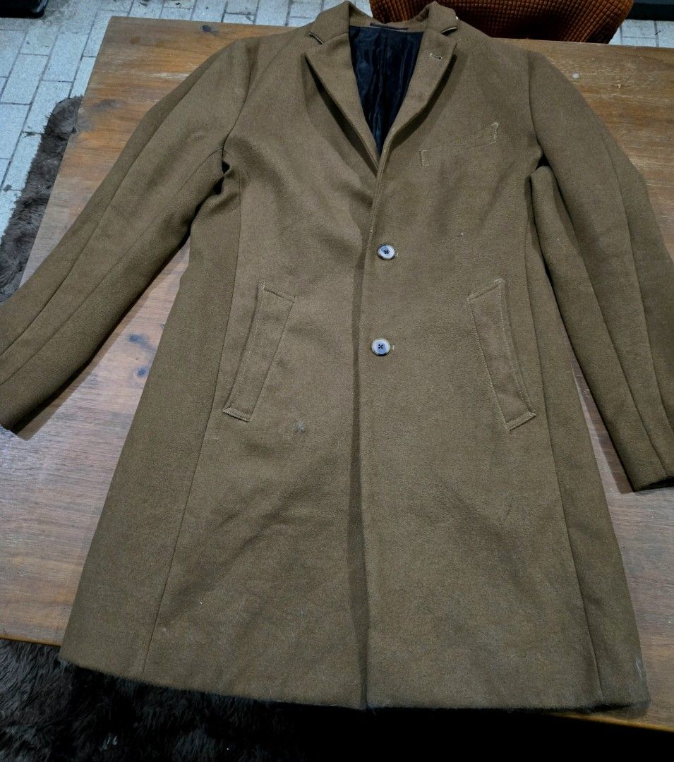 Wool Coat (Category: Coats, Jackets and Outerwear) located in Manila. Submitted by oki.ukay (Listing ID 1464890459, Image 1). Description: .