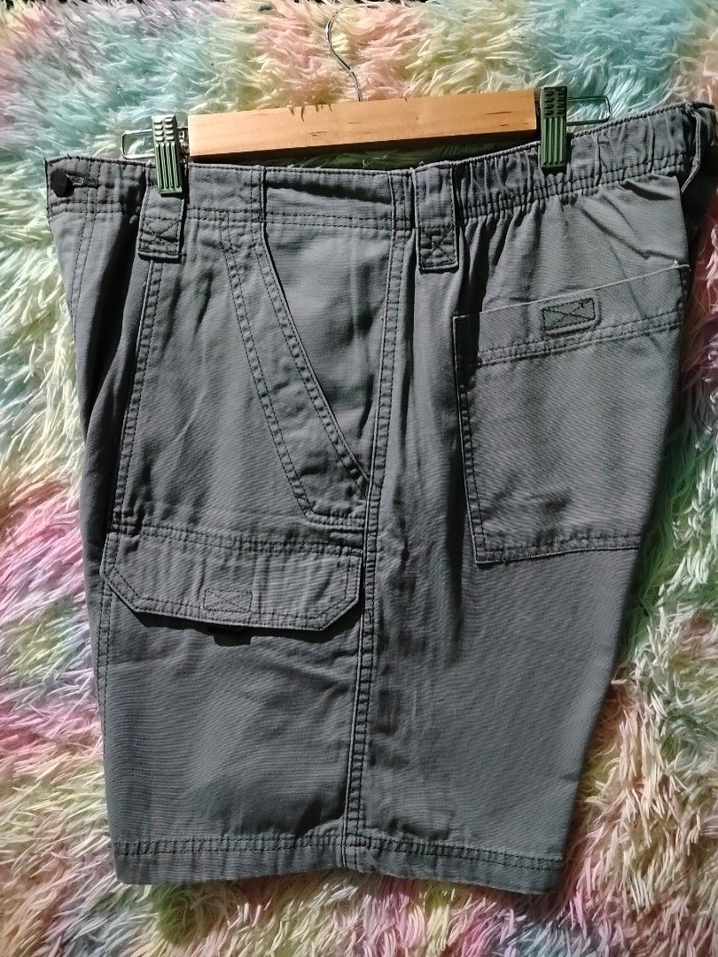 Wrangler Authentics Utility Cargo Shorts (Sage Gray (Category: Shorts) located in Palo. Submitted by ubnathrifteez (Listing ID 1463262461, Image 2). Description: DIMES ; L19W34 CONDITION ; EXCELLENT COLOR RATE ; 10/10 ISSUE ; NONE.