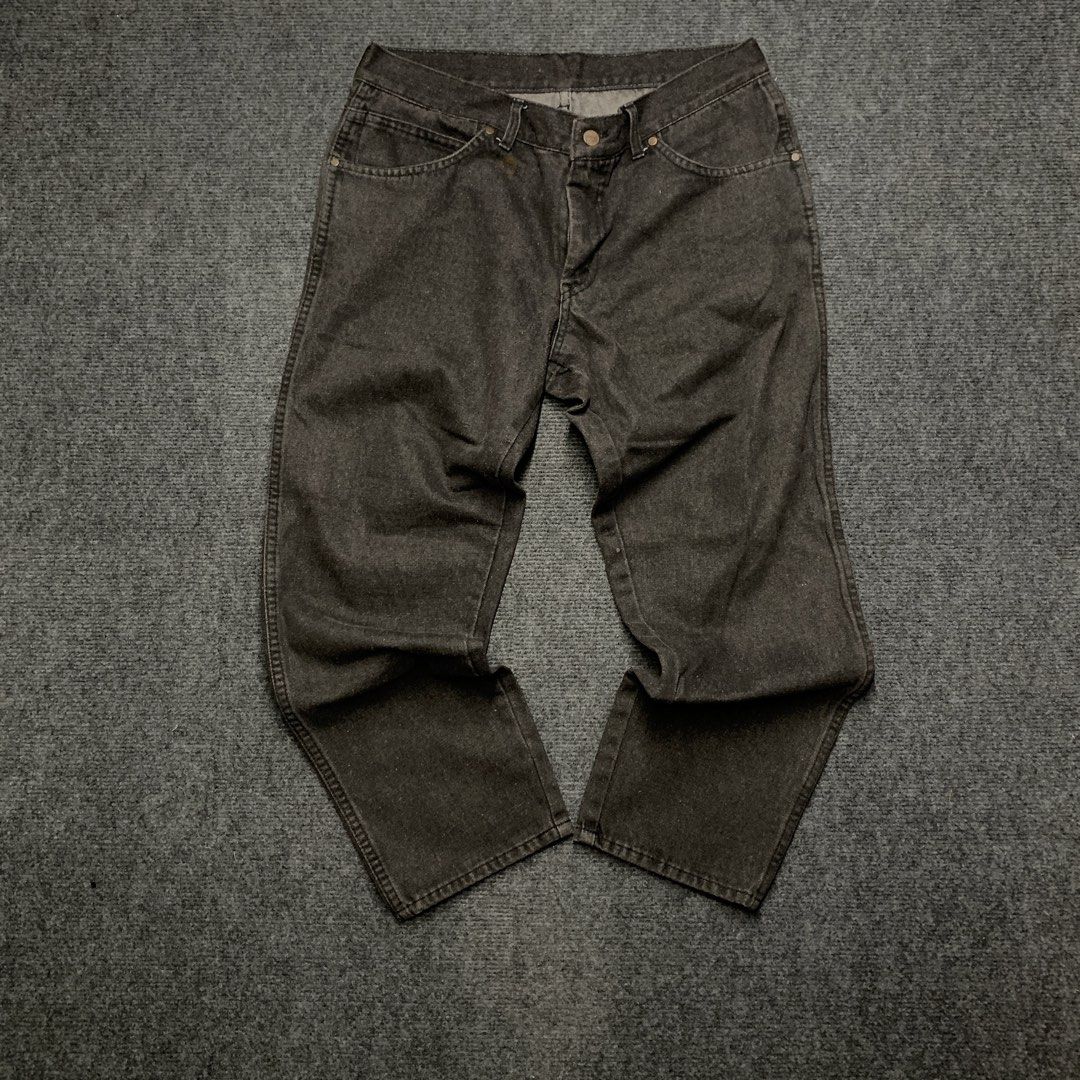 Wrangler Black Denim Jeans (Category: Jeans) located in Imus. Submitted by la.wigginss0 (Listing ID 1464806115, Image 1). Description: - Brand: Wrangler - Color: Classic Black - Fit: Straight leg - Material: Heavy-duty durable denim - Details: Copper-tone rivets, button closure, and standard belt loops - Back Pockets: Signature Wrangler 'W' stitch with leather logo patch - Style: Versatile everyday wear with classic western appeal.