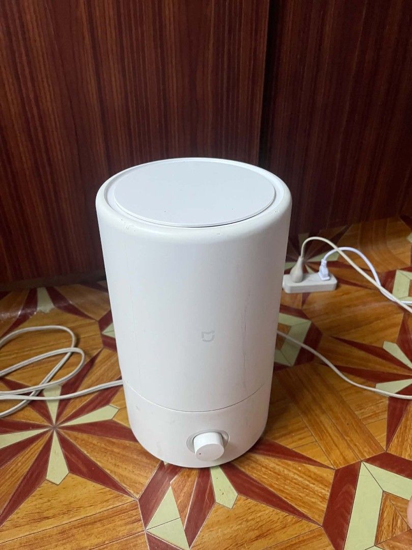 Xiaomi Humidifier (Category: Air Purifiers & Dehumidifiers) located in Los Banos. Submitted by riozoe24 (Listing ID 1464814730, Image 2). Description: - Authentic Xiaomi Humidifier in clean white - Fully working condition with great mist output - Compact cylindrical design, ideal for tabletops - Easy-to-use rotary dial control at the front - Includes original white power cord.