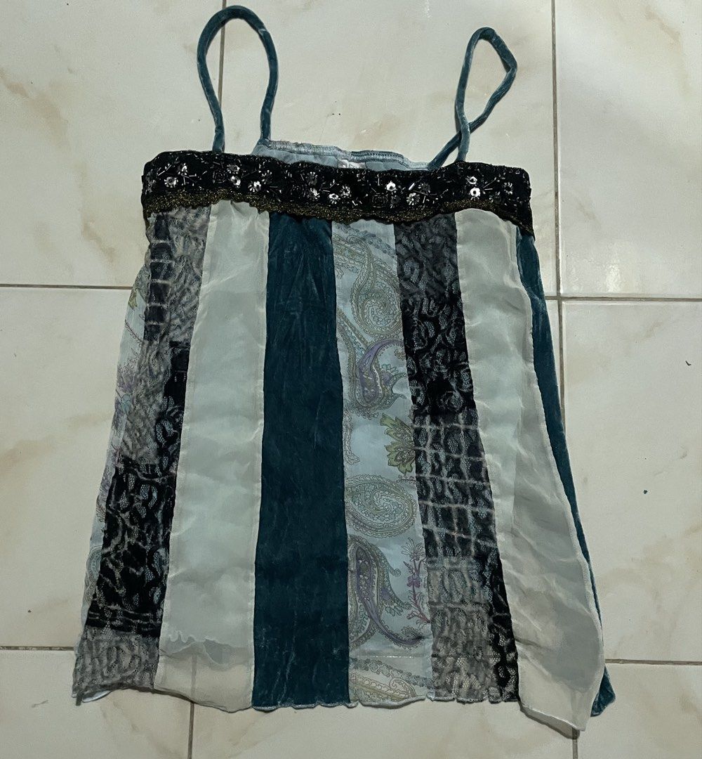 y2k patch work vintage top (Category: Blouses) located in Paniqui. Submitted by chewwi (Listing ID 1464886113, Image 1). Description: issue: may hole sa isang lace part (check pic ^^) xs-s.