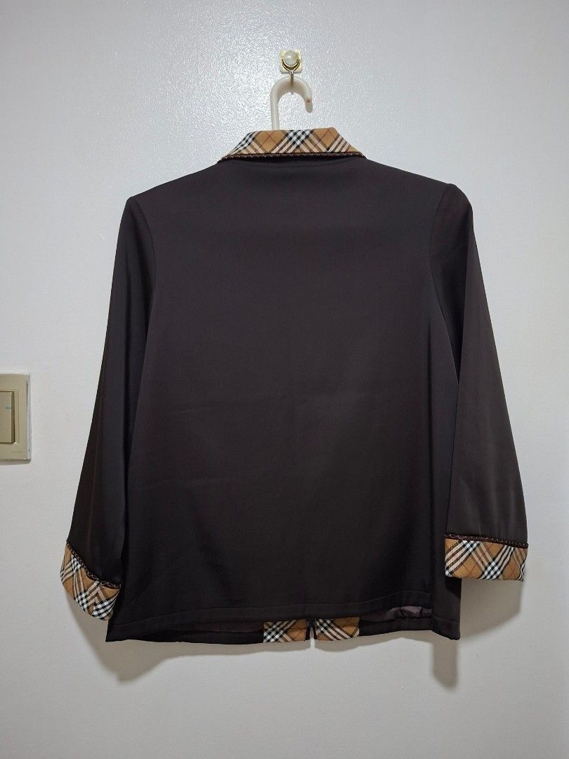 Y2K Brown Jacket with Plaid Details (Category: Coats, Jackets and Outerwear) located in Cabanatuan. Submitted by riworks (Listing ID 1464914281, Image 2). Description: have 2 functional front pockets.