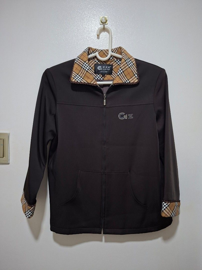 Y2K Brown Jacket with Plaid Details (Category: Coats, Jackets and Outerwear) located in Cabanatuan. Submitted by riworks (Listing ID 1464914281, Image 1). Description: have 2 functional front pockets.