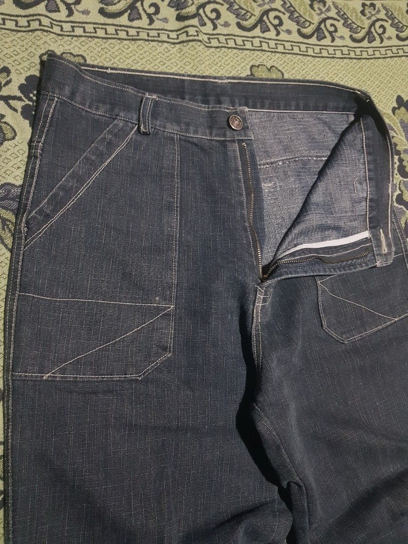 Y2K DARK DENIM (Category: Chinos) located in Manila. Submitted by arttchive (Listing ID 1464915050, Image 2). Description: dark denim pants Length: 38 Waist: 30 Leg hole: 10 Color rate: 9/10 Excellent condition ₱499.00+shipp Available✅.