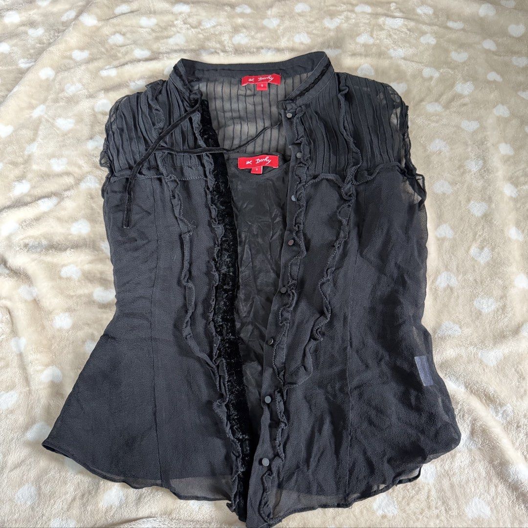 y2k DERHY😭 (Category: Sleeveless) located in Manila. Submitted by shefindshope (Listing ID 1464885647, Image 1). Description: .