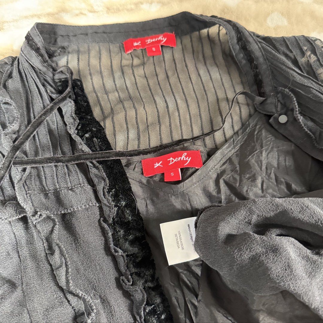 y2k DERHY😭 (Category: Sleeveless) located in Manila. Submitted by shefindshope (Listing ID 1464885647, Image 2). Description: .