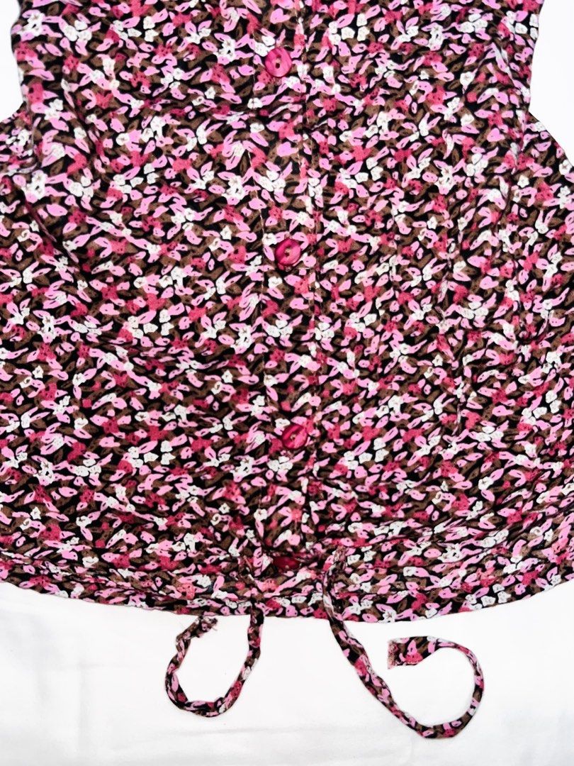 y2k floral top (Category: Blouses) located in Manila. Submitted by iris_001 (Listing ID 1464926249, Image 3). Description: fs: y2k floral top (˶˃ ᵕ ˂˶) size: s-m mine: 120 steal: 150 lock: 250.