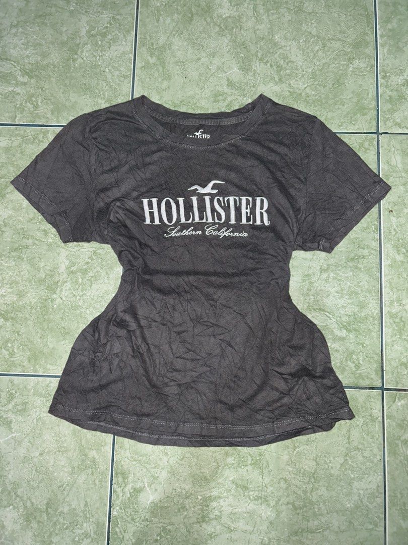 Y2k hollister shirt (Category: Shirts) located in Koronadal. Submitted by lokiefinds (Listing ID 1464939686, Image 1). Description: .