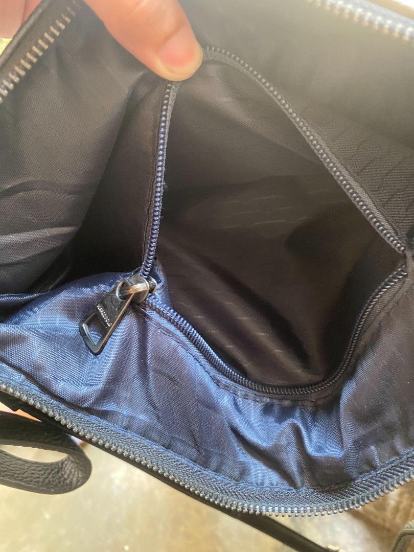 Y2K LEATHER WITH EMBLEMS (Category: Sling Bags) located in Siniloan. Submitted by jv_anthony (Listing ID 1464905698, Image 3). Description: off only.