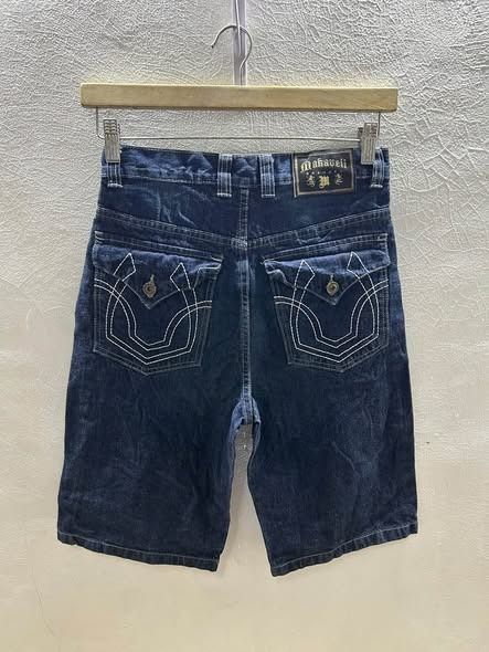 Y2K MAKAVELI JORTS (Category: Shorts) located in Caloocan City. Submitted by j3ngsanity (Listing ID 1464924111, Image 1). Description: SIZE : 28x23x10 ISSUE : MISSING BUTTON.