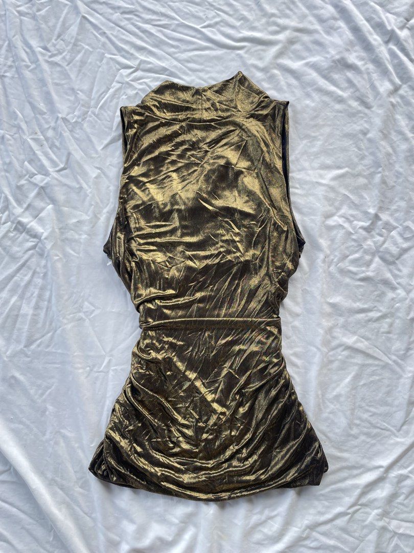 Y2k Metallic Gold Full Length Top (Category: Sleeveless) located in San Carlos. Submitted by cherrynoir (Listing ID 1464800413, Image 3). Description: Good Condition Can be mini dress .
