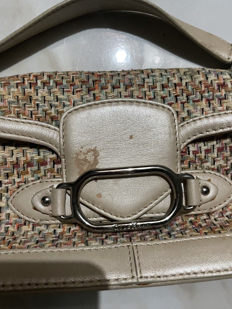 y2k mini shoulder bag (Category: Shoulder Bags) located in Paniqui. Submitted by chewwi (Listing ID 1464883559, Image 2). Description: issue: may stain sa harap (check pics) preloved ^^ .