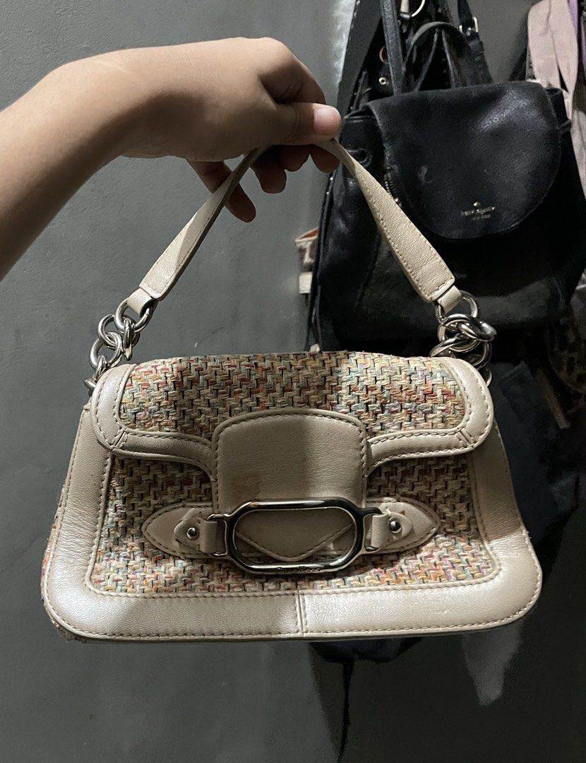 y2k mini shoulder bag (Category: Shoulder Bags) located in Paniqui. Submitted by chewwi (Listing ID 1464883559, Image 3). Description: issue: may stain sa harap (check pics) preloved ^^ .