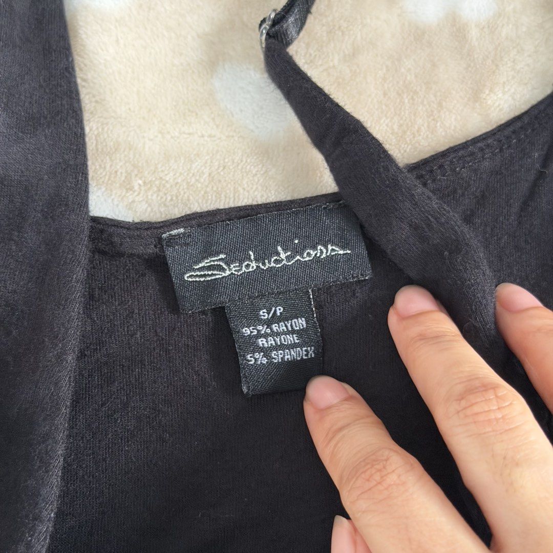 Y2K Seductions (Category: Sleeveless) located in Manila. Submitted by shefindshope (Listing ID 1464884254, Image 3). Description: .