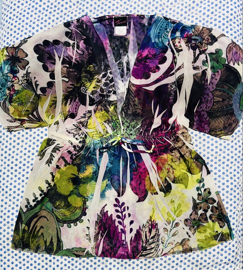 Y2K Torrid Kimono Tunic Top (Category: Dresses) located in Navotas City. Submitted by y2kikaystuff (Listing ID 1464957219, Image 1). Description: Y2K Torrid Kimono Tunic Top(Mini-Dress) Size 1 on tag fits Medium Dimension: 18.5W(Stretchable) 28L No issue Personal item from Japan Need wash only Very presentable 400 only Pm me.