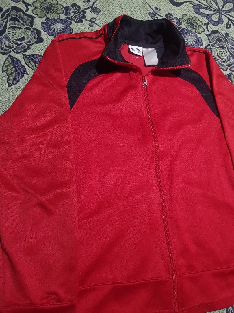 Y2K tracksuit (Category: Coats, Jackets and Outerwear) located in Manila. Submitted by arttchive (Listing ID 1464922516, Image 2). Description: Y2K Red track suit turtle neck L on tag Length: 24 Sleeve: 23 Width: 21 Color rate: 9/10 Excellent condition ₱799.00+shipp Available✅.