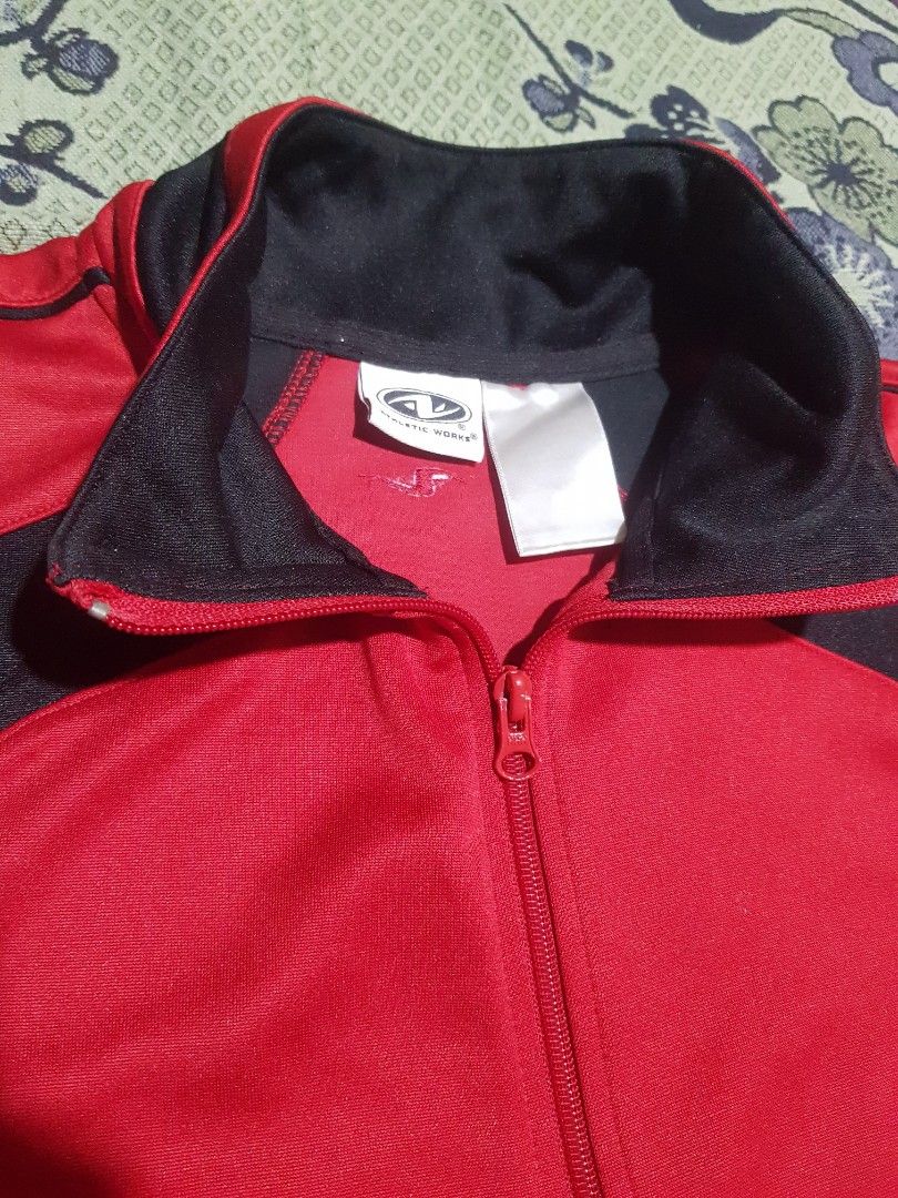 Y2K tracksuit (Category: Coats, Jackets and Outerwear) located in Manila. Submitted by arttchive (Listing ID 1464922516, Image 3). Description: Y2K Red track suit turtle neck L on tag Length: 24 Sleeve: 23 Width: 21 Color rate: 9/10 Excellent condition ₱799.00+shipp Available✅.