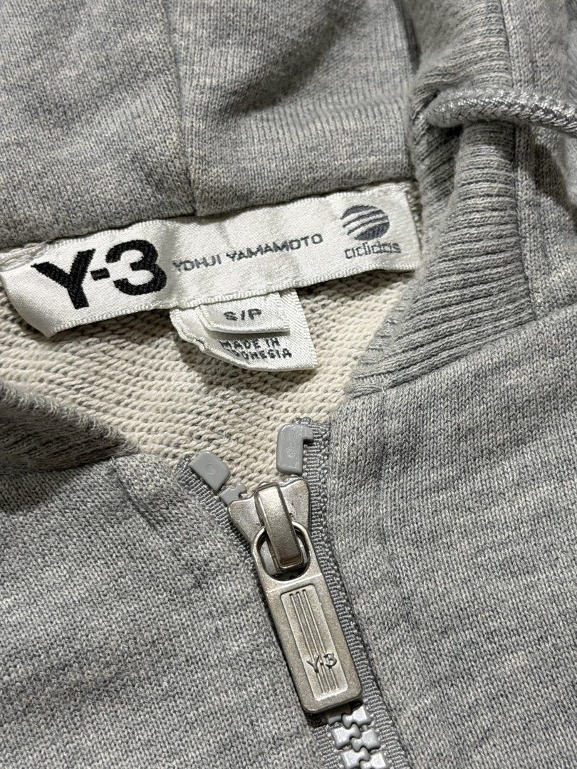 Y3 (Category: Coats, Jackets and Outerwear) located in Quezon City. Submitted by maddy.demie (Listing ID 1464920501, Image 3). Description: Width : 19 Length: 23 Size on Tag: S to M Issue(s) : none .