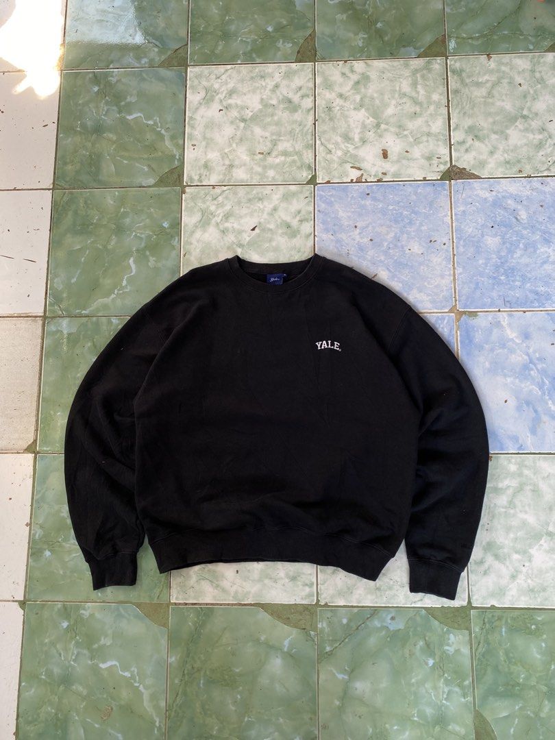 Yale Black Sweatshirt (Category: Coats, Jackets and Outerwear) located in San Carlos City. Submitted by soy_closet20s. (Listing ID 1464887867, Image 1). Description: 24x28 - Color: Deep black with no fading - Design: Small white embroidered Yale logo on left chest - Fit: Relaxed, oversized fit with dropped shoulders - Details: Crew neck collar, ribbed cuffs, and hem - Material: Premium heavyweight cotton - Condition: Excellent daily casual piece.