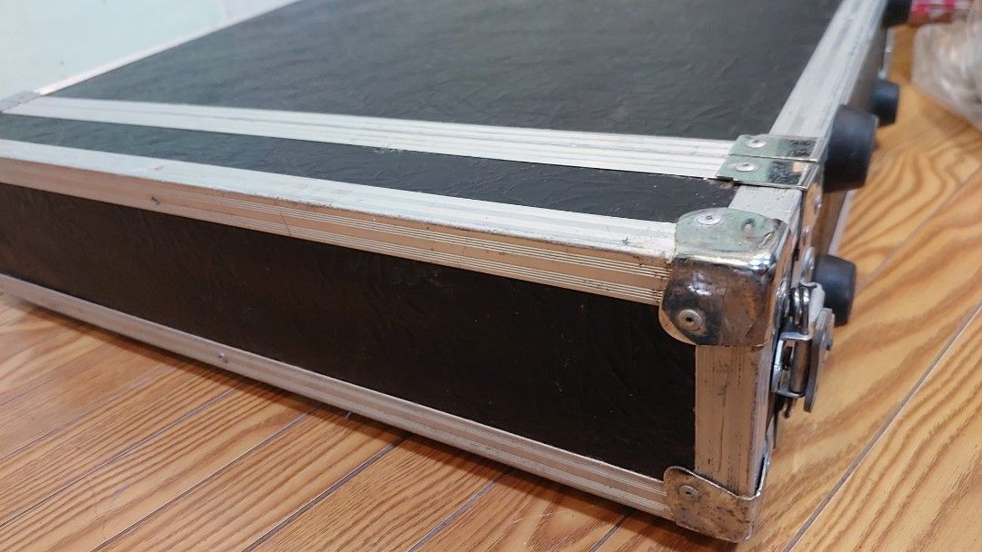 Yamaha SPX2000 Hard Flight Case (Category: Musical Instruments) located in Baliuag. Submitted by papa.gardz (Listing ID 1464909316, Image 3). Description: - Secure latch closures and a solid side carrying handle for easy transport - Labeled measurements: 51x50x11cm and 48x9cm .