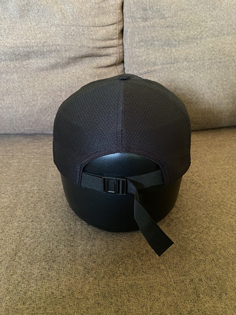 Yonex W-341 Mesh Cap (Category: Caps & Hats) located in Cebu City. Submitted by patspickph (Listing ID 1464828392, Image 3). Description: This is a black Yonex W-341 Mesh Cap made of 100% polyester featuring the white Yonex logo on the front and a white trim along the brim. No issue Excellent Condition👍👌.