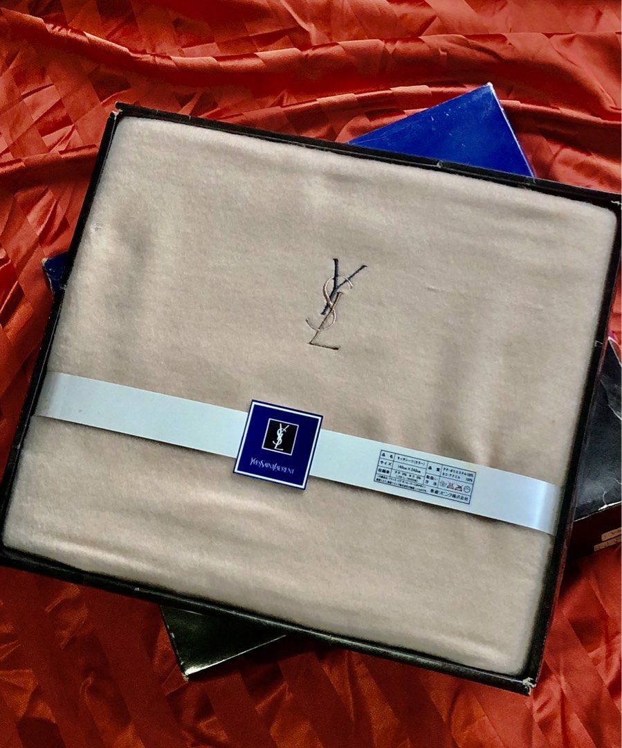 YSL Mossa Blanket (Category: Bedding & Towels) located in Bago City. Submitted by etak1997 (Listing ID 1464825515, Image 2). Description: Yves Saint Laurent Mossa Sheet Blanket From japan surplus With box Authentic 💯.