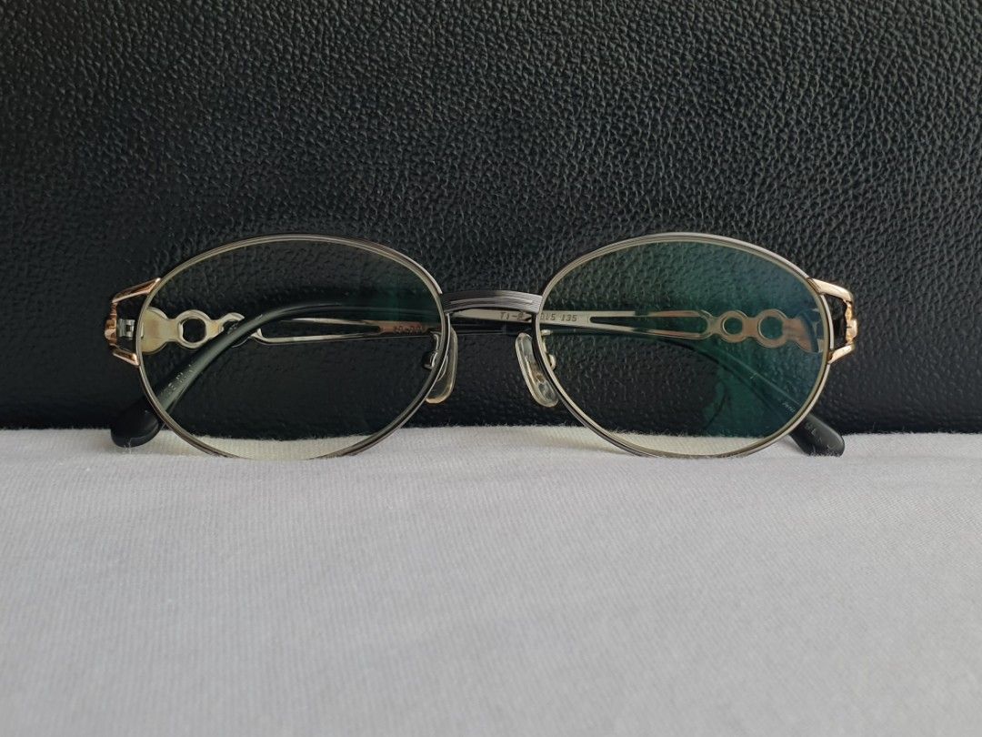 Yves Saint Laurent X Murai Eyeglass Frame (Category: Sunglasses & Eyewear) located in Quezon City. Submitted by WasalakTwo (Listing ID 1464953537, Image 3). Description: Bought in Japan Authentic Goodcondition Clean and presentable Lens are graded, but replaceable Open for delivery nationwide Front Width 12.7cm Front Height 3.9cm.