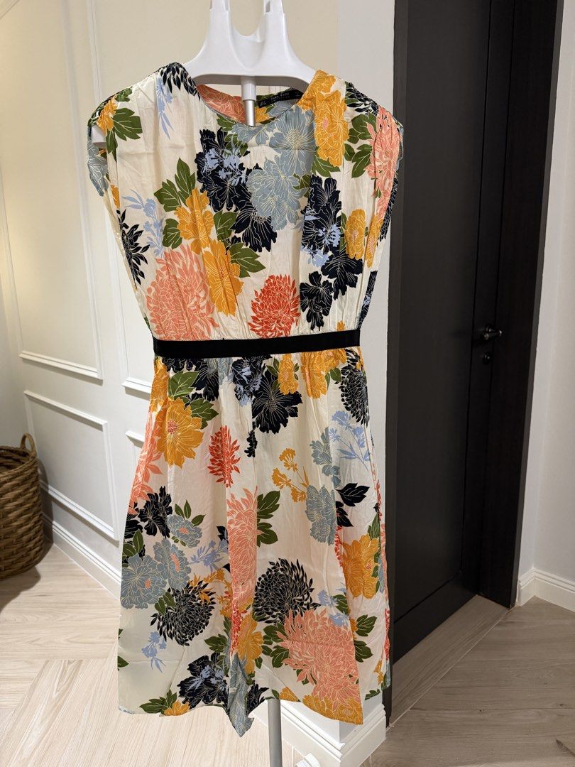 Zara Basic Floral Print Midi Dress (Category: Dresses) located in Makati City. Submitted by 1st_Dibs (Listing ID 1464890487, Image 3). Description: - Brand/Collection: Zara Basic -Length: 41 inches - Style: Floral midi dress with contrasting black waistband - Color: Cream base with orange, yellow, blue, and black floral print - Details: Cap sleeves, round neckline - Size: L - Material: Lightweight fabric - Origin: Made in Spain - Condition: Great