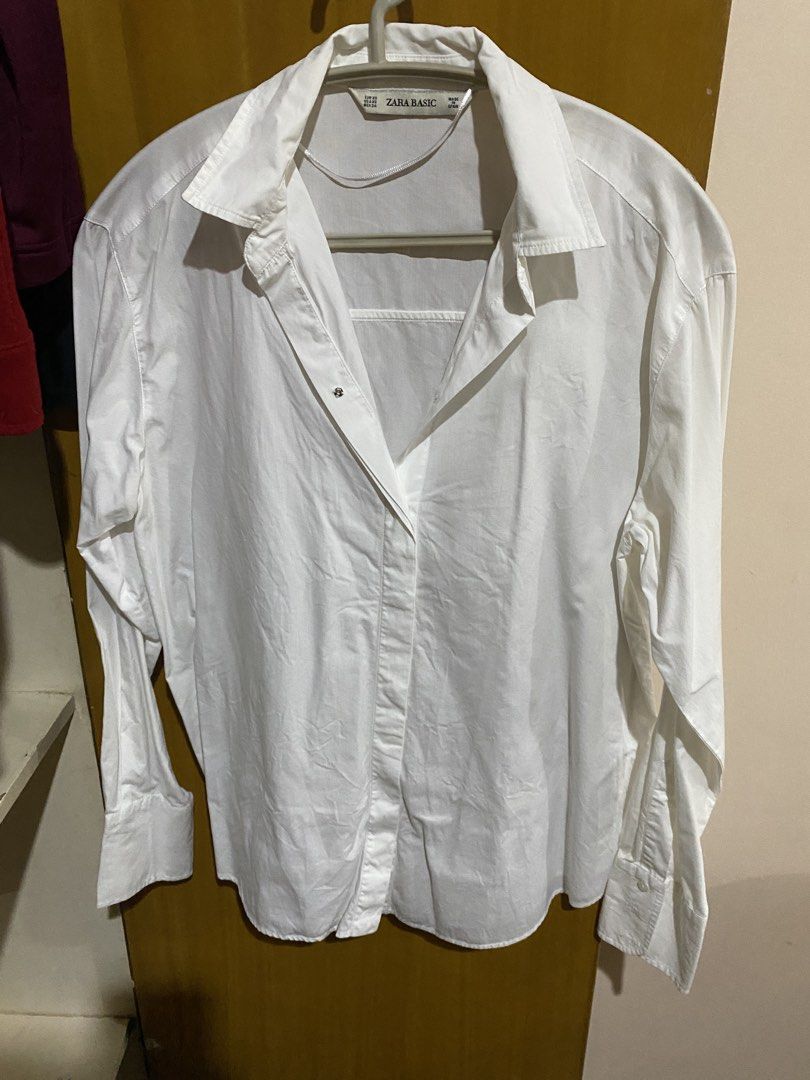 Zara Basic White Long Sleeve Button Down Shirt Size XS (Category: Longsleeves) located in Antipolo. Submitted by jl_2025 (Listing ID 1464873961, Image 1). Description: - Brand: Zara Basic - Size: XS (EUR XS, USA XS, MEX 24) - Color: Classic White - Origin: Made in Spain - Material: Lightweight fabric - Features: Collar, button cuffs, standard fit - Condition: Excellent wardrobe staple, easy to style for work or casual days Well used so manage you