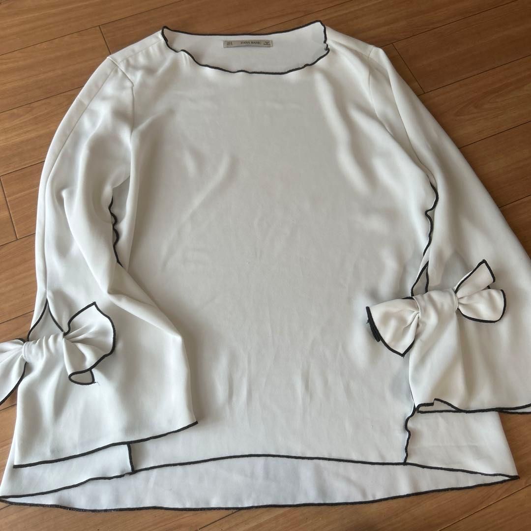 Zara contrast Longsleeves (Category: Blouses) located in Taguig. Submitted by intransitforyou (Listing ID 1464316300, Image 2). Description: .