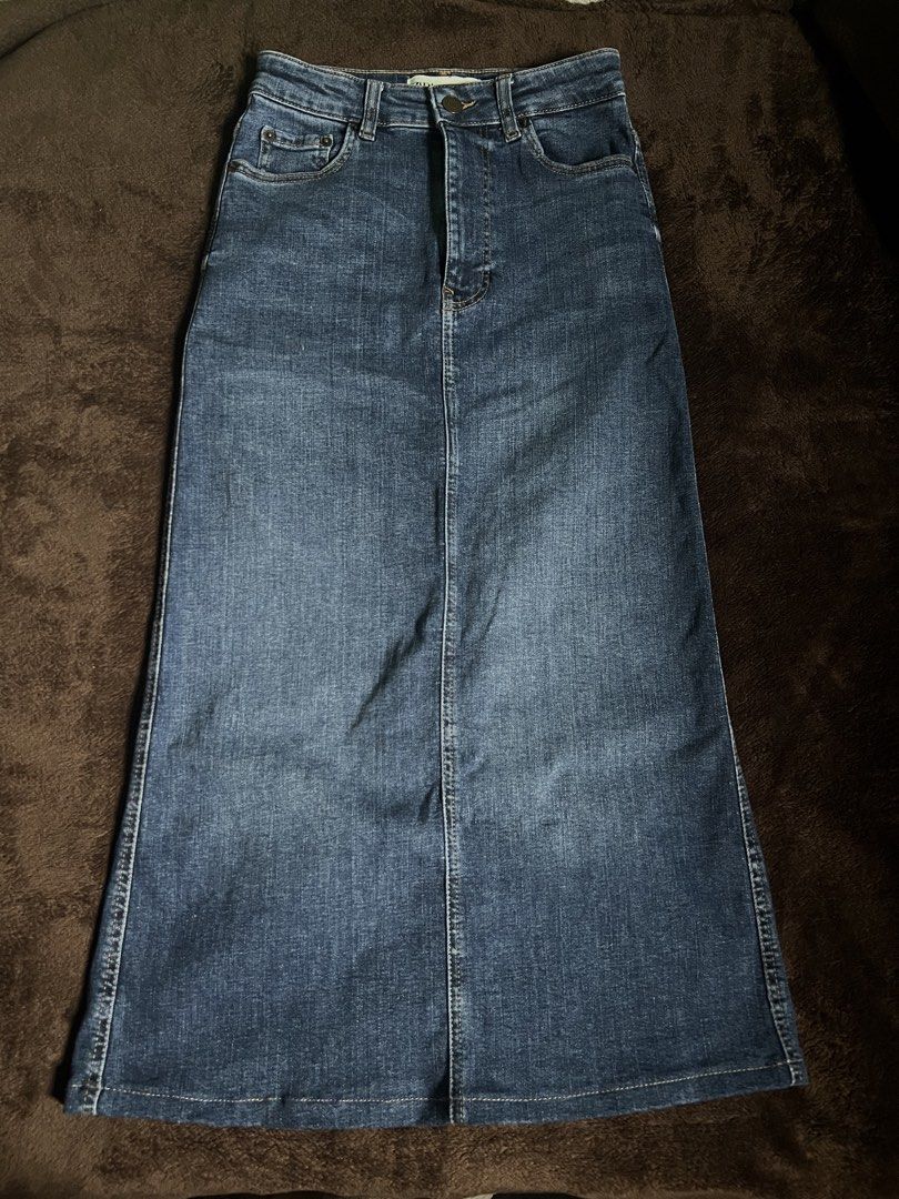 Zara Denim Maxi Skirt (Category: Skirts) located in Quezon City. Submitted by May.finds (Listing ID 1464846474, Image 3). Description: .