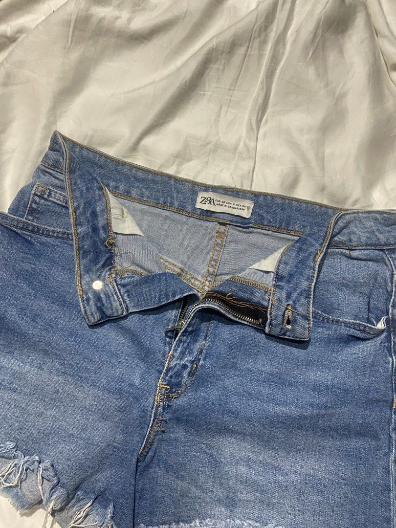 Zara Denim Shorts (Category: Shorts) located in Pasig City. Submitted by aeclosetco (Listing ID 1464930098, Image 2). Description: Location: Santolan Pasig City Mode of Payment - Gcash Notes: - Shipping fee is to be shouldered by the customer. Rules: - No Downpayment = No Reservation - Payment First - No COD - No cancellation once the order is confirmed - All Bogus/Joyjoy miner will be posted.