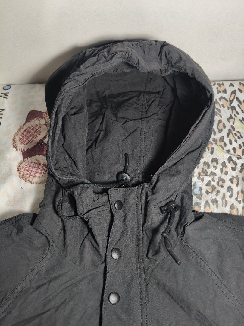Zara DNWR technical hooded jacket (Category: Coats, Jackets and Outerwear) located in Lapu Lapu. Submitted by hooman422 (Listing ID 1464919300, Image 2). Description: • Material: Lightweight, durable technical fabric typically engineered for wind and light water resistance. • Hood: High-neck adjustable hood offering extra protection from the elements. • Pockets: Two large front patch pockets with protective top flaps for utility storage. • Closur