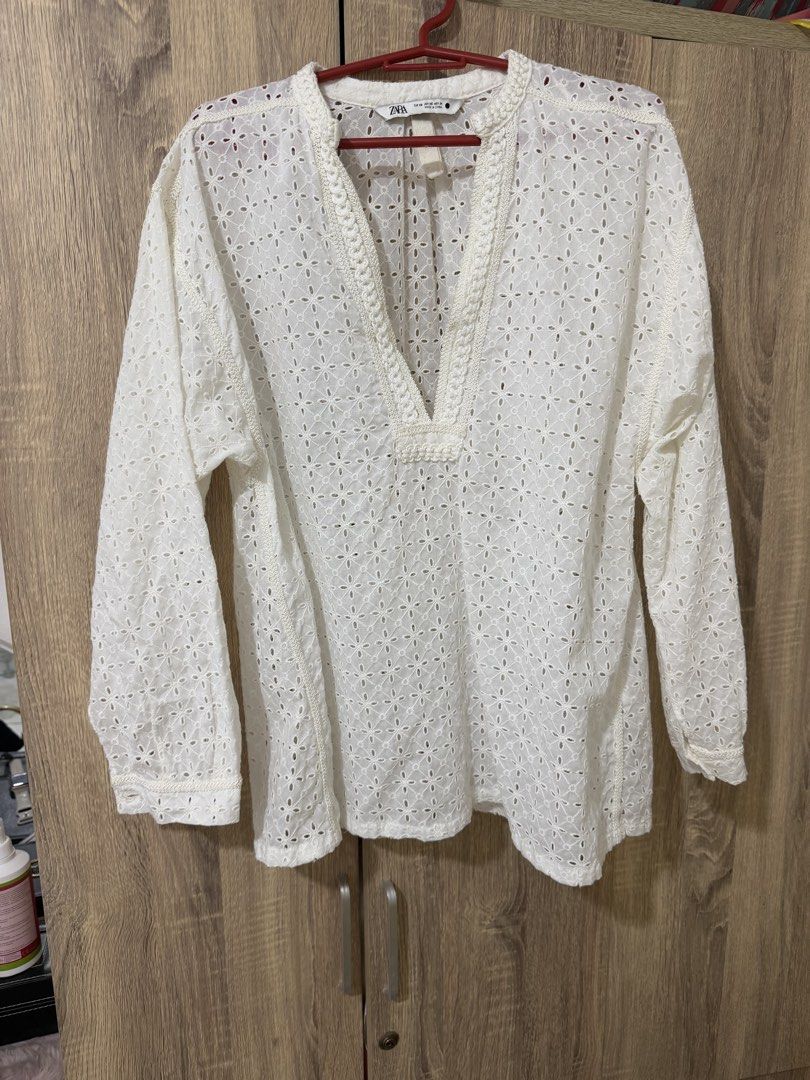 Zara eyelet shorts & top coords set (Category: Sets or Coordinates) located in Manila. Submitted by kheipreloved (Listing ID 1464853454, Image 3). Description: Xs- top Small- shorts Good as brandnew Original price in store around 4k.