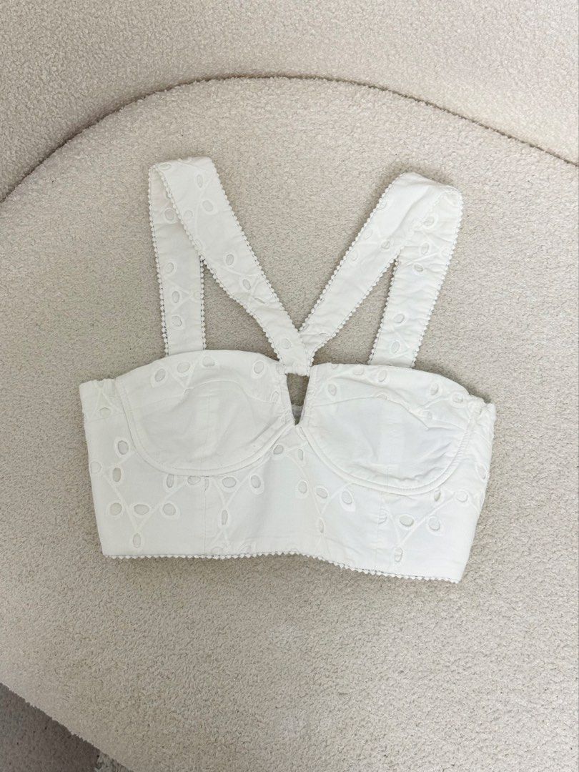 Zara Halter Eyelet Top (Category: Sleeveless) located in Urdaneta. Submitted by hellocity16 (Listing ID 1464870718, Image 1). Description: Xs on tag.