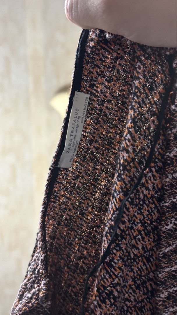 Zara knit dress (Category: Dresses) located in Dasmarinas. Submitted by lovemerit (Listing ID 1464881651, Image 3). Description: Can fit med to xl.
