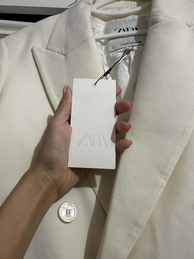 Zara Long Blazer Coat (Category: Coats, Jackets and Outerwear) located in San Pablo. Submitted by mrthxx (Listing ID 1464898487, Image 3). Description: - not used - orig price: Php 7595! - size small.