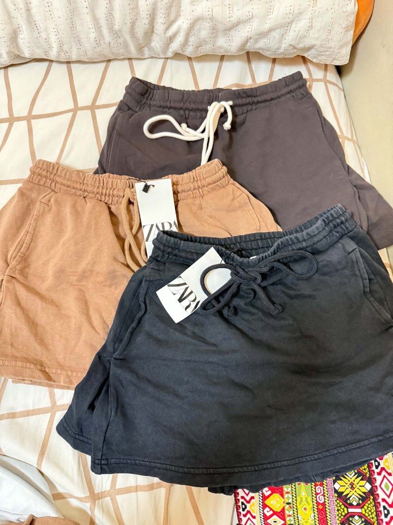 Zara Mini Skirts Free Size (Category: Skirts) located in Manila. Submitted by riellefinds (Listing ID 1464925547, Image 1). Description: 250 Each, 4 colors Avail 😊 26-30 sizes avail! dm for more deets..