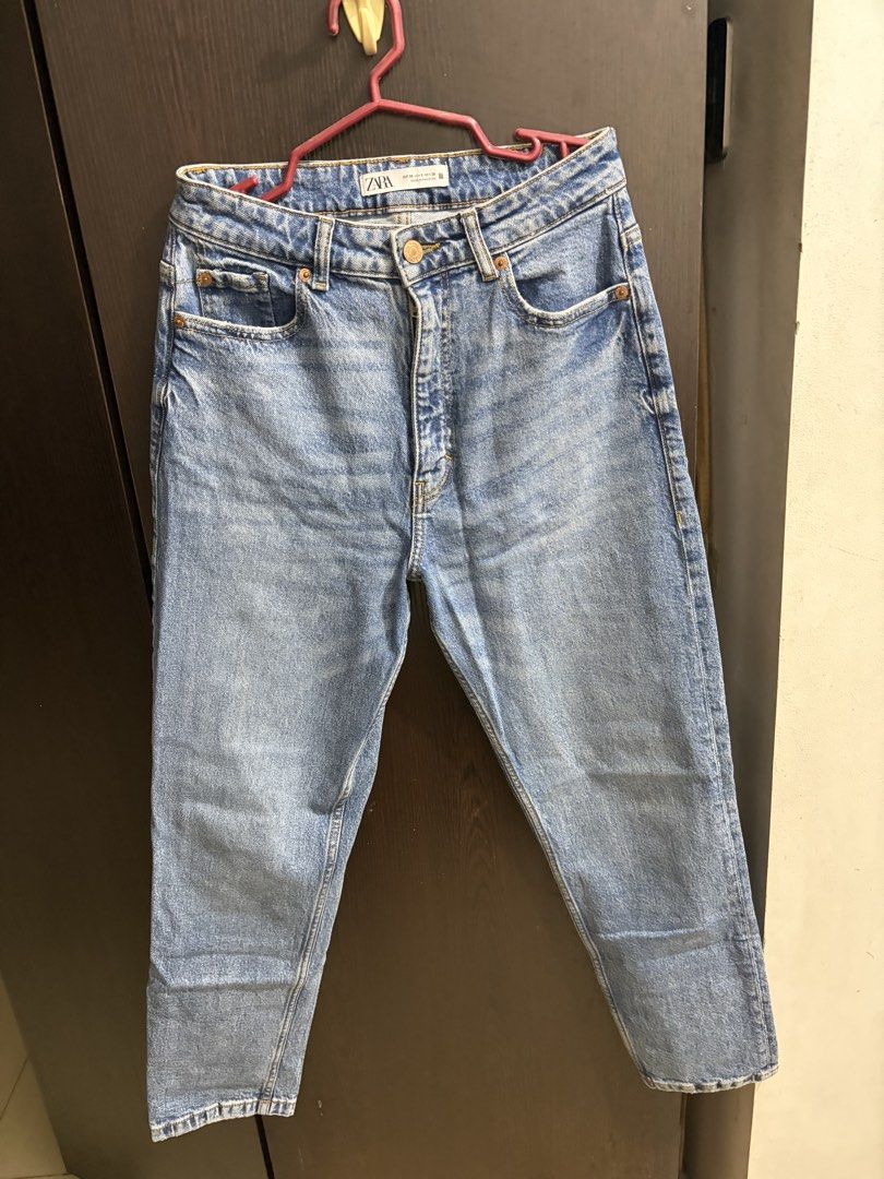 Zara Mom Jeans (Category: Jeans) located in Manila. Submitted by kloseta_manila (Listing ID 1464923690, Image 2). Description: Waist: 26 inches Length: 37 inches Material is high quality and not stretchy .
