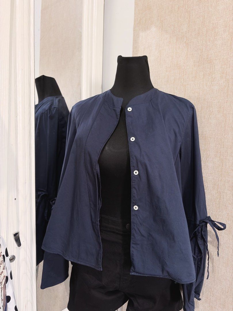 Zara Navy Blue Poplin Button Down Tie Sleeve Top (Category: Longsleeves) located in Lucena. Submitted by outfyndbyia_07123 (Listing ID 1464888736, Image 2). Description: Small on tag Color condition (Navy Blue): 9/10 .