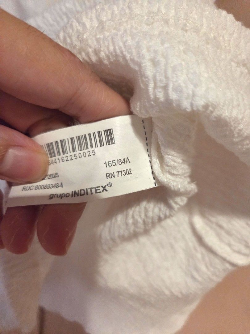 Zara off shoulder white top (Category: Sleeveless) located in Las Pinas. Submitted by elgeeram (Listing ID 1464811096, Image 3). Description: - Zara Top - White, fitted, off shoulder - Only worn a few times - RFS: Too small on me. Would love to keep Delivery to be shouldered by buyer PM for inquiries.