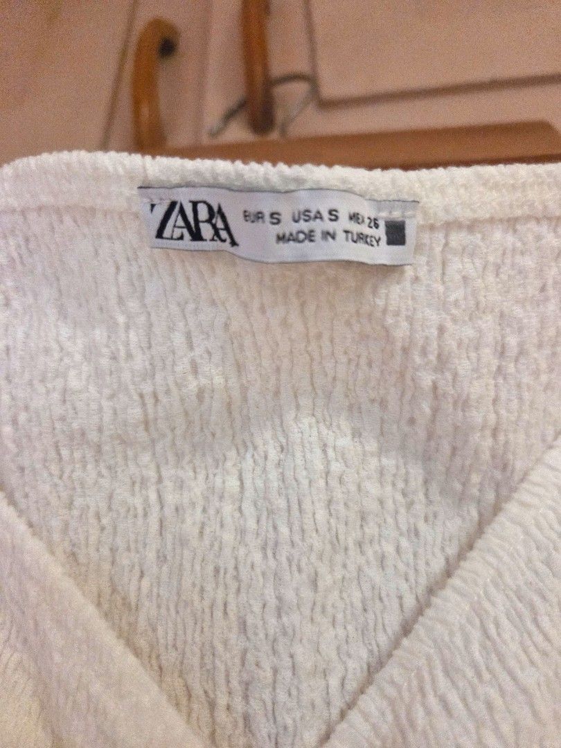 Zara off shoulder white top (Category: Sleeveless) located in Las Pinas. Submitted by elgeeram (Listing ID 1464811096, Image 2). Description: - Zara Top - White, fitted, off shoulder - Only worn a few times - RFS: Too small on me. Would love to keep Delivery to be shouldered by buyer PM for inquiries.