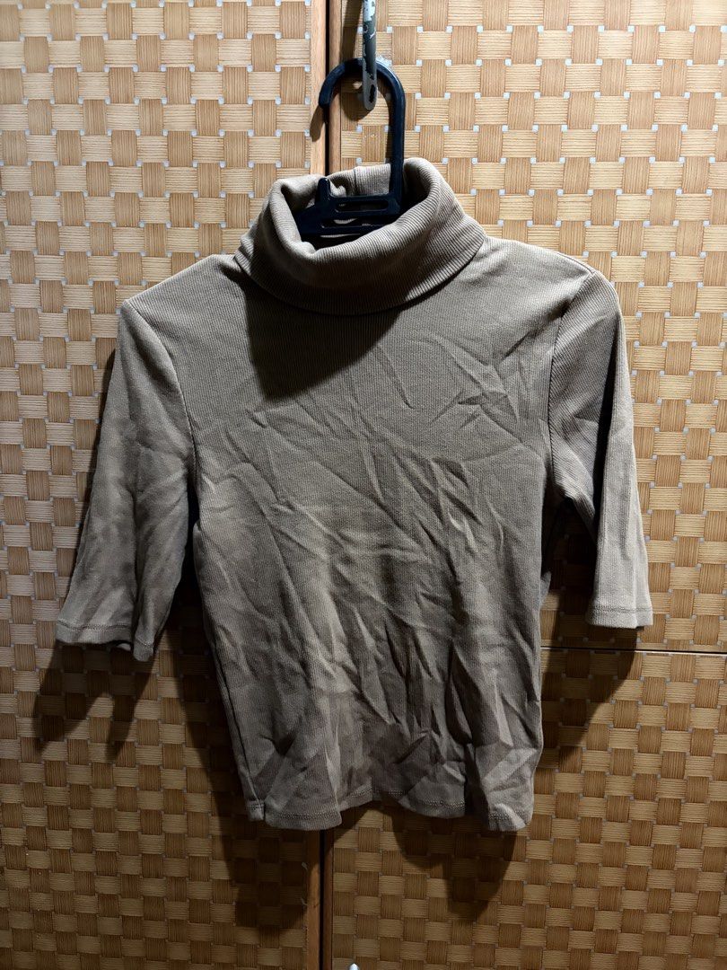 Zara Ribbed Turtleneck Top Medium Brown (Category: Longsleeves) located in Pangil. Submitted by chel_anne (Listing ID 1464836609, Image 2). Description: - Brand: Zara - Style: Ribbed turtleneck with half sleeves - Size: S EUR 36 - Color: Brown (Neutral, great for layering) - Fit: Stretchy and comfortable - Origin: Made in Bangladesh - Pairing: Easy to style with high-waisted jeans or skirts.