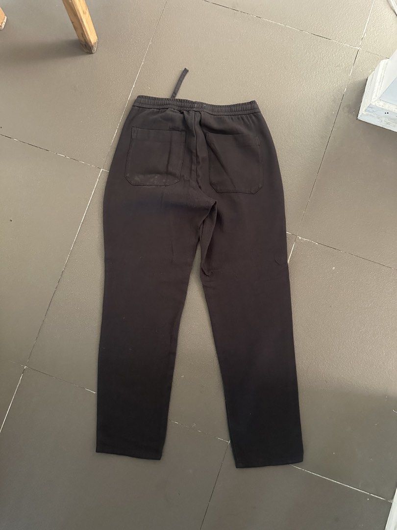 Zara Slim fit Trousers (Category: Trousers) located in Santa Rosa. Submitted by jeloboi (Listing ID 1464825500, Image 2). Description: Issues: Stains (You can check it in the slides) (I think also that its washable naman po natambak lang po talaga kasi) Used Once only Bought for ₱4,000 Measurements: Waist: 27-31 Length: 39.5 in Leg Opening: 7 in.