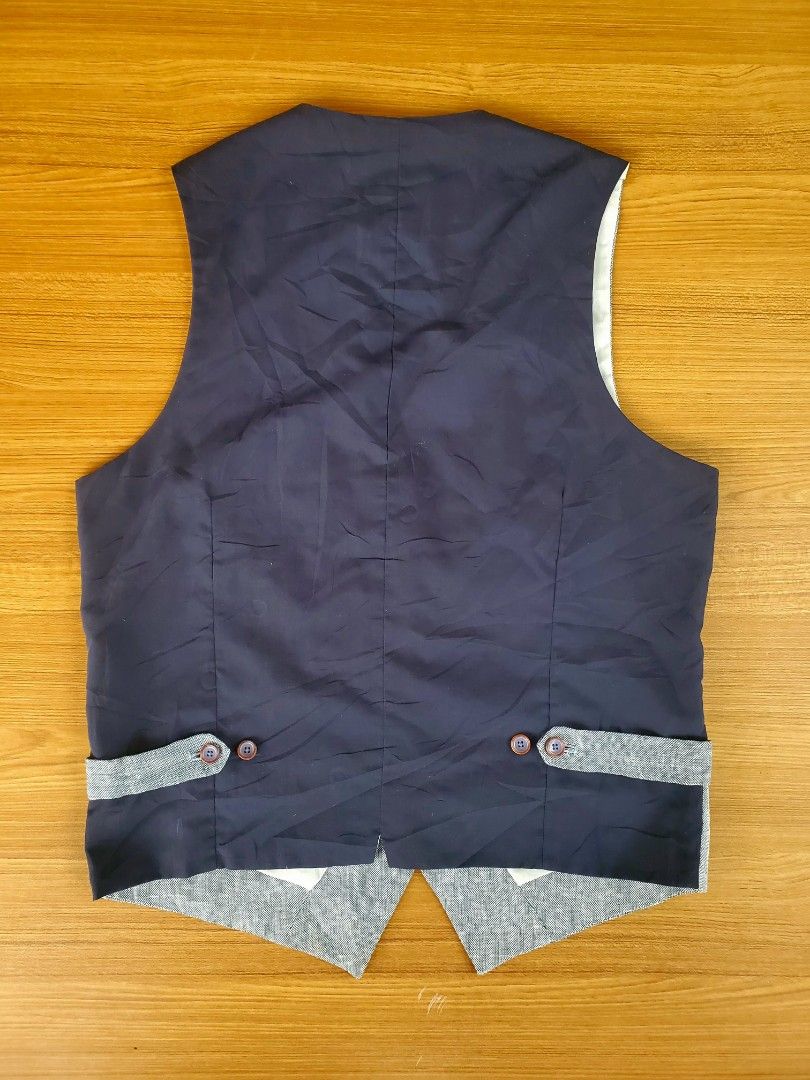 Zara Vest (Category: Vests) located in Digos. Submitted by makiboi2006 (Listing ID 1464873133, Image 2). Description: Medium Brandnew Need wash.