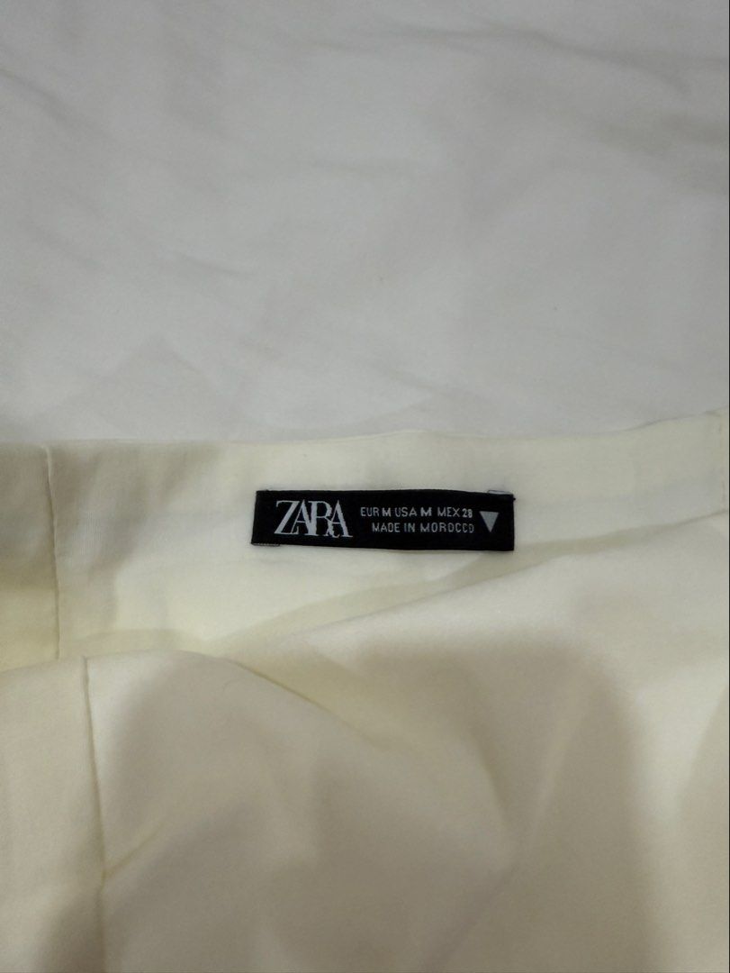 Zara white tube top M (Category: Others Tops) located in Makati City. Submitted by bargainwaves (Listing ID 1464929362, Image 2). Description: .