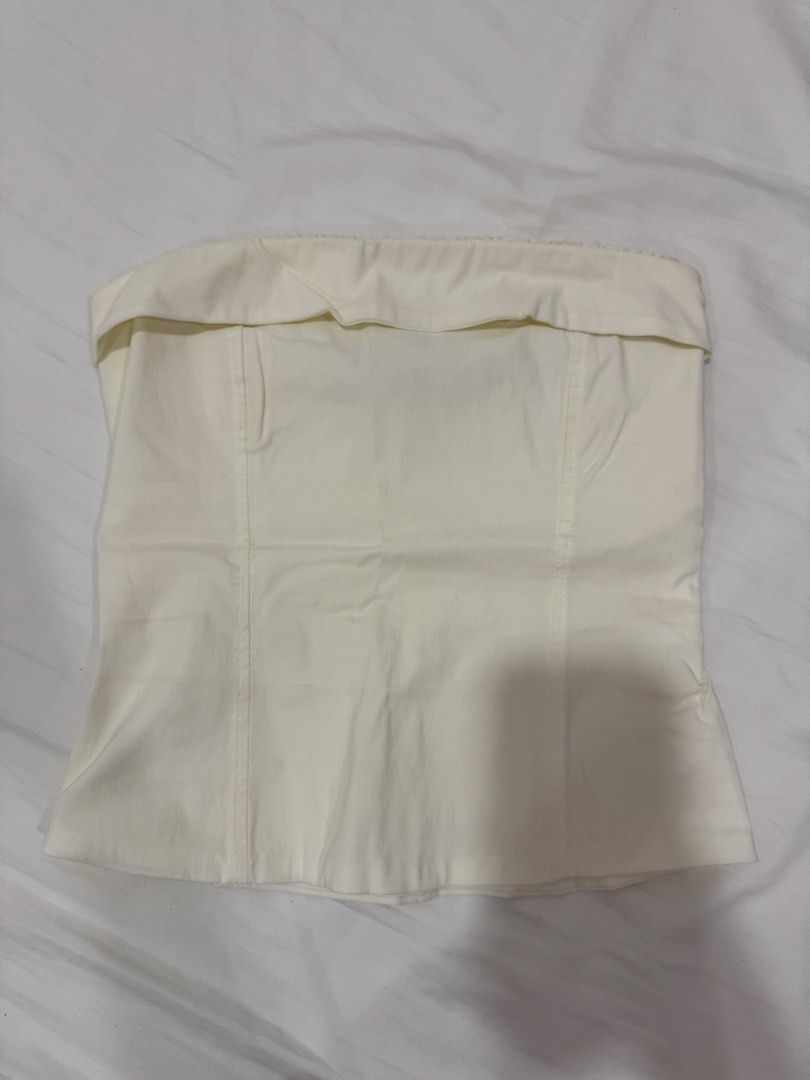 Zara white tube top M (Category: Others Tops) located in Makati City. Submitted by bargainwaves (Listing ID 1464929362, Image 1). Description: .