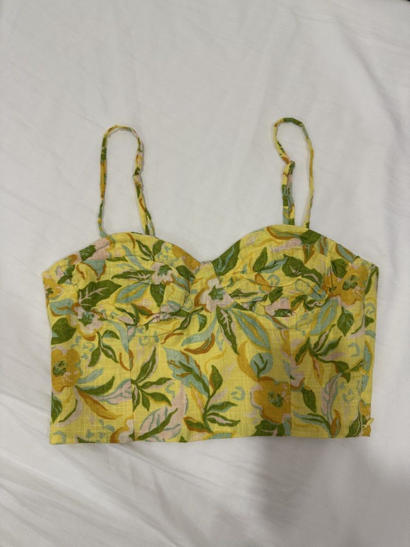 Zara yellow crop top XS (Category: Others Tops) located in Makati City. Submitted by bargainwaves (Listing ID 1464929210, Image 1). Description: .